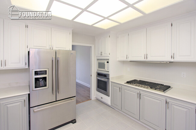 Building Photo - 124 Waterside Cir