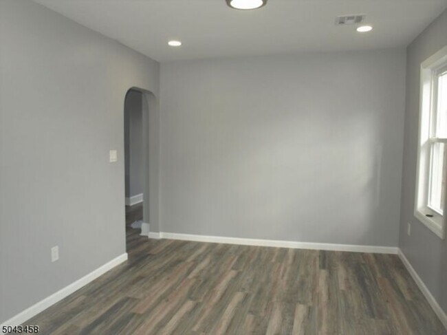 Building Photo - 610 Lee Pl