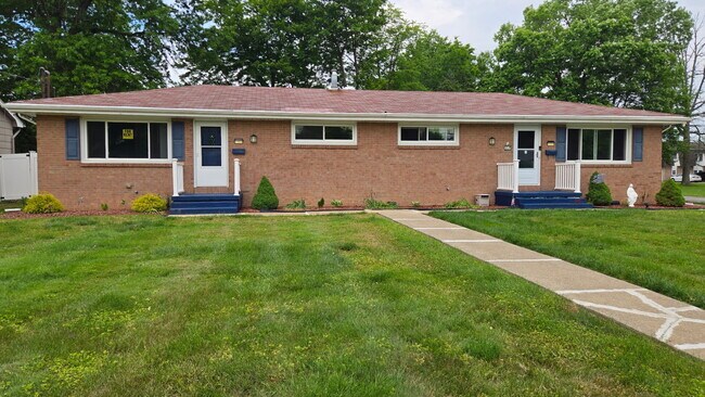 Building Photo - 1103 Beechwood Dr