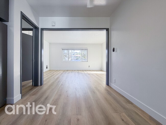 Foto del edificio - 4033 Palmwood Dr