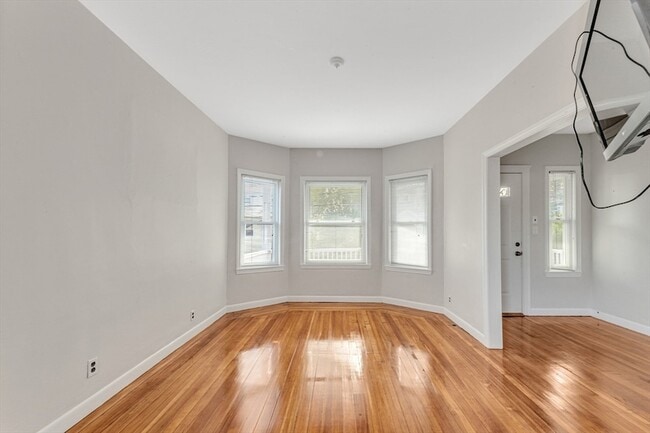 Building Photo - 17 Weymouth Ave