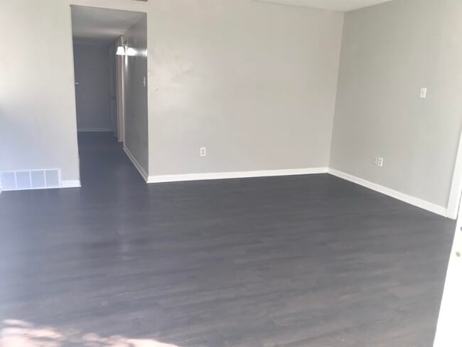 Building Photo - 48 S Bristol Rd