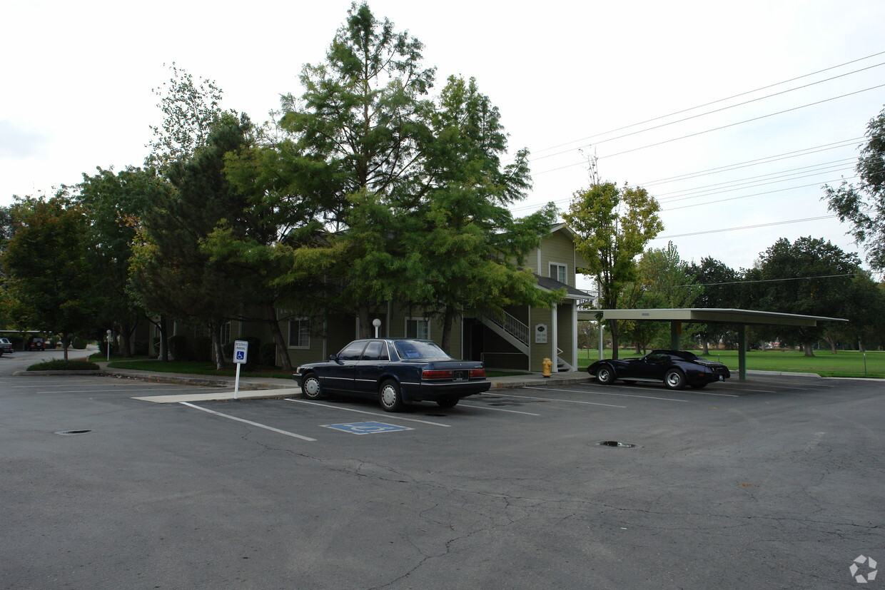 Building Photo - Country Club Apartments