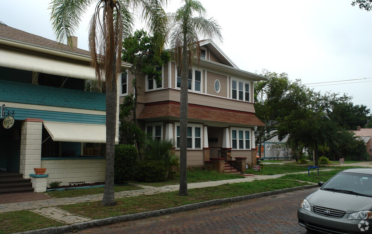 Building Photo - 838 6th St N
