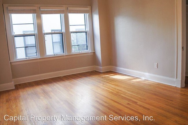 Building Photo - 1625 SE Madison St