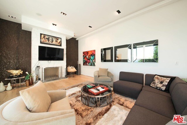 Foto del edificio - 1650 Sunset Plaza Dr