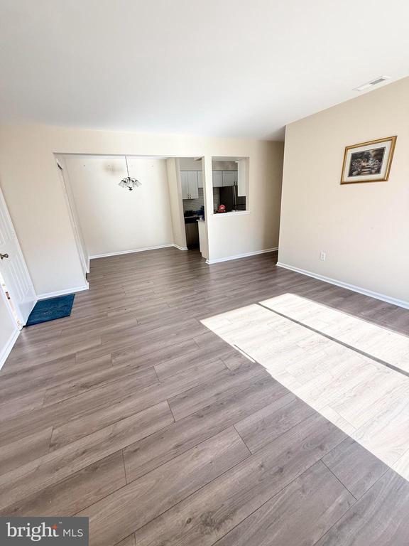 Foto del edificio - 64 Dover Ct