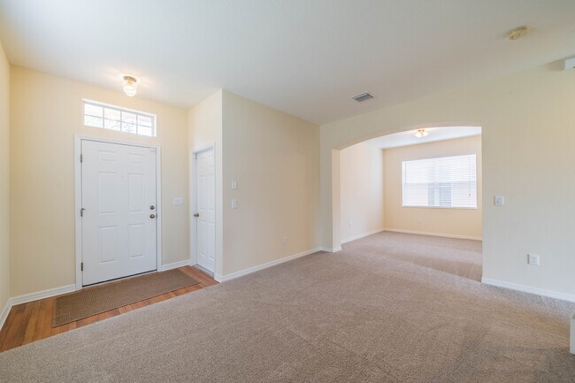 Building Photo - 814 College Leaf Way