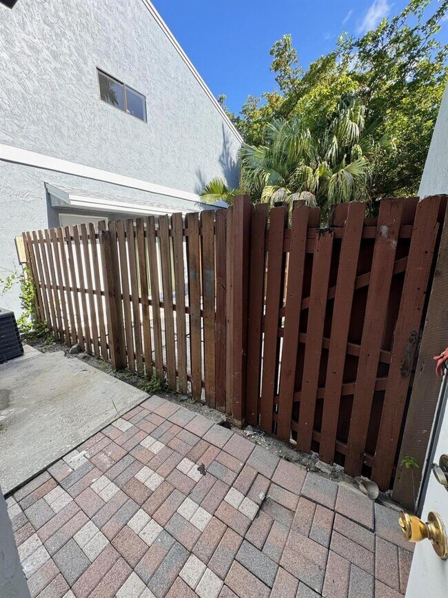 Building Photo - 8 Crossings Cir