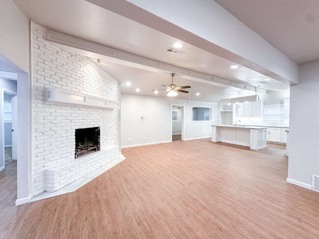 Foto del edificio - Spacious Living & Modern Upgrades