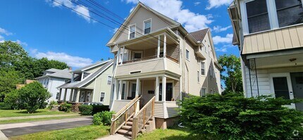 Building Photo - 352 Elm St