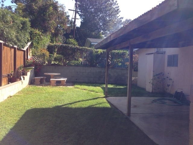 Foto del edificio - Downtown Del Mar Duplex with garage and yard.