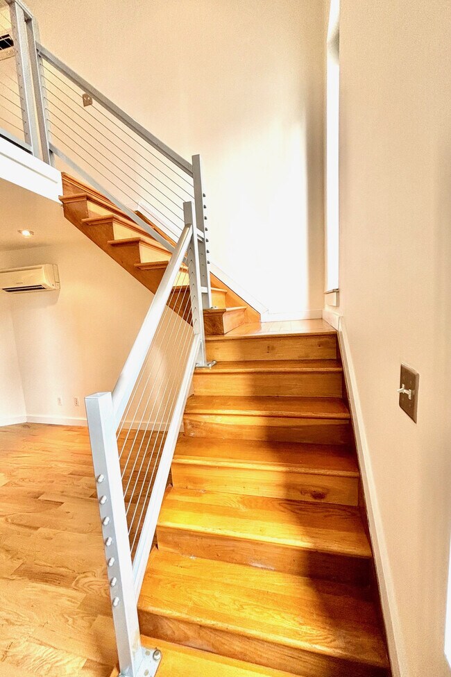 Foto del edificio - 215 E 81st St