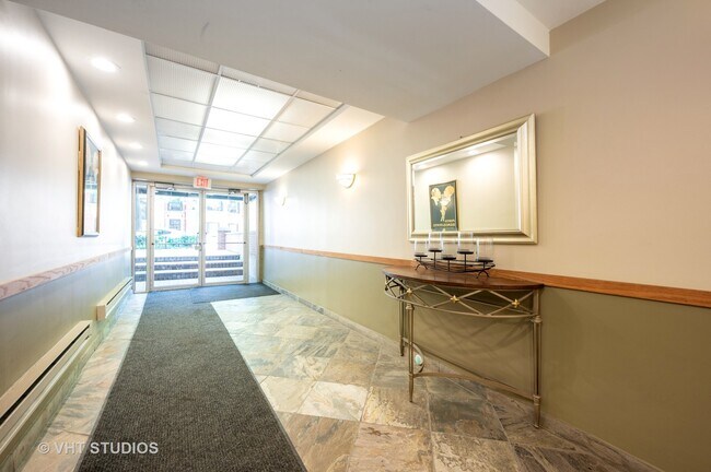 Foto del edificio - 435 W Oakdale Ave