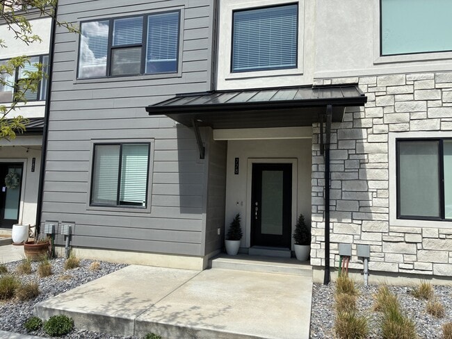 Building Photo - 778 W Bronze Leaf Rd