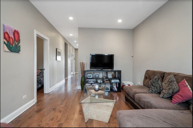 Foto del edificio - 2931 N Dawson Ave