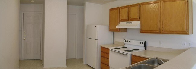 Building Photo - Welcome to 1100 Leslie Circle!
