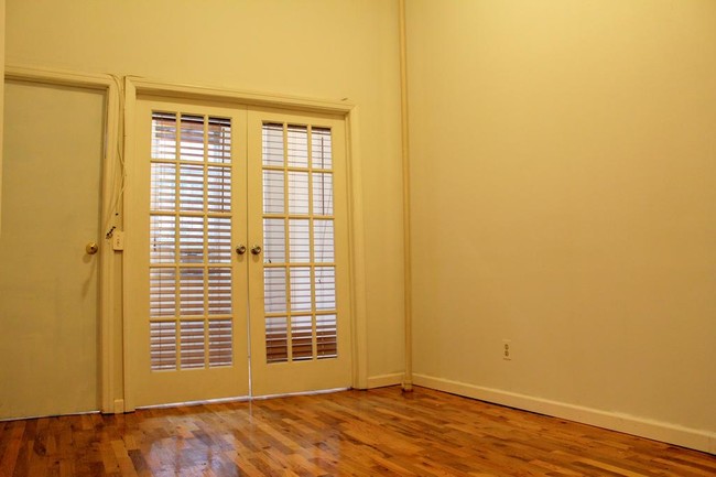 Building Photo - 266 Nassau Ave