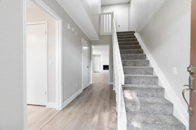 Foto del edificio - 800 Country Pl Dr