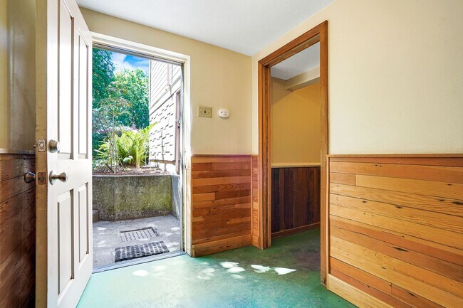 Building Photo - 22nd St Duplex - VPM295T-3