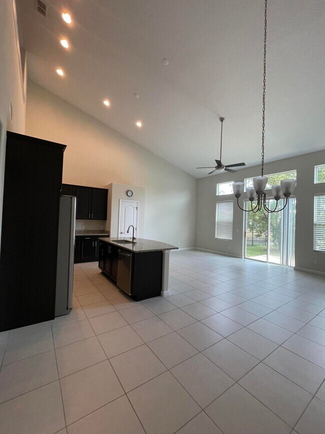 Building Photo - 91 Redondo Dr