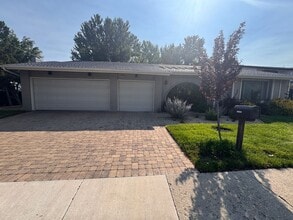 Building Photo - 4860 Lakeside Dr