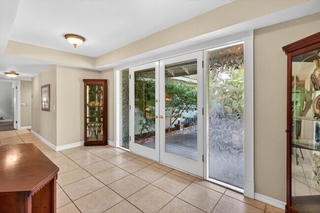 Foto del edificio - Single Story Home with Sparkling Pool, Large Spacious Lot with Top Schools! Monte Sereno/Los Gato...