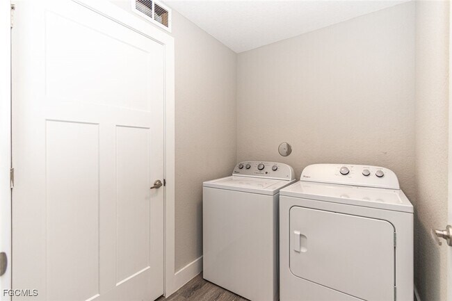 Foto del edificio - 4645 SE 11th Pl