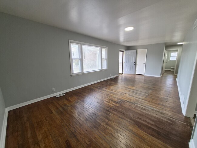 Foto del edificio - 2703 Kristen Dr E