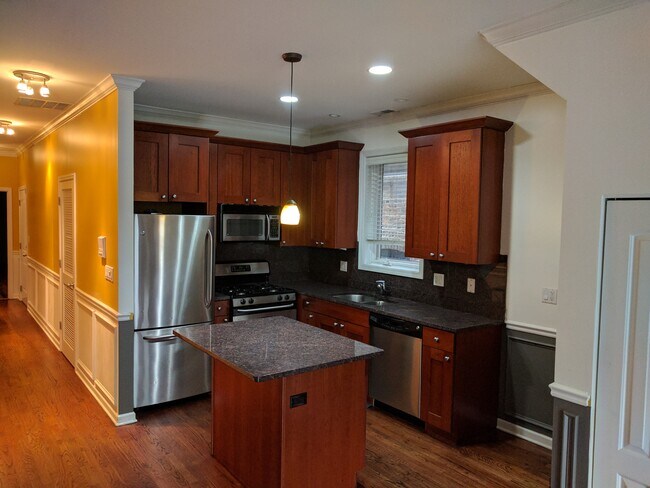 Kitchen - 3565 S King Dr