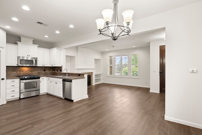Foto del edificio - Stunning 3-Bedroom, 2.5-Bath Home in the C...