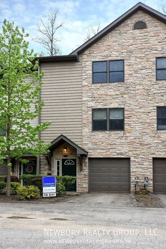 Chic 3Bedroom 2.5Bath Townhome Available... House for Rent in