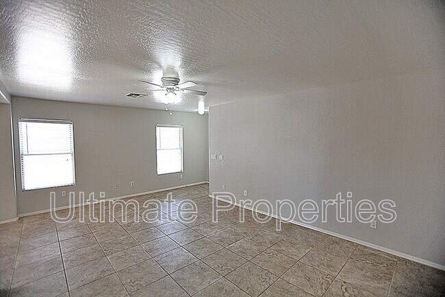 Foto del edificio - 13301 N 124th Ave