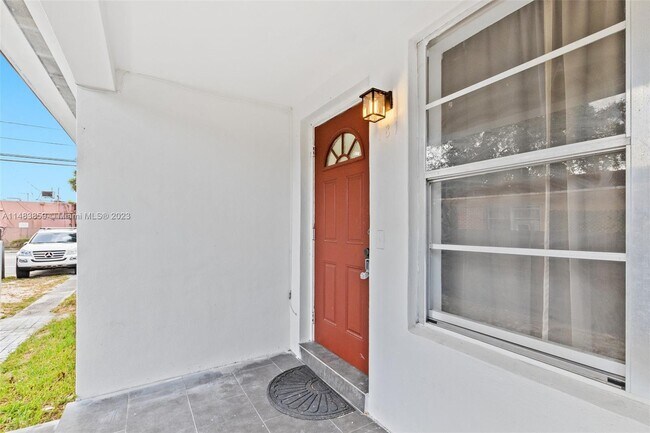 Building Photo - 181 NE 168th St