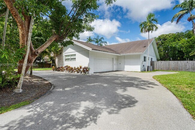 Building Photo - 9444 SW 69th Ct