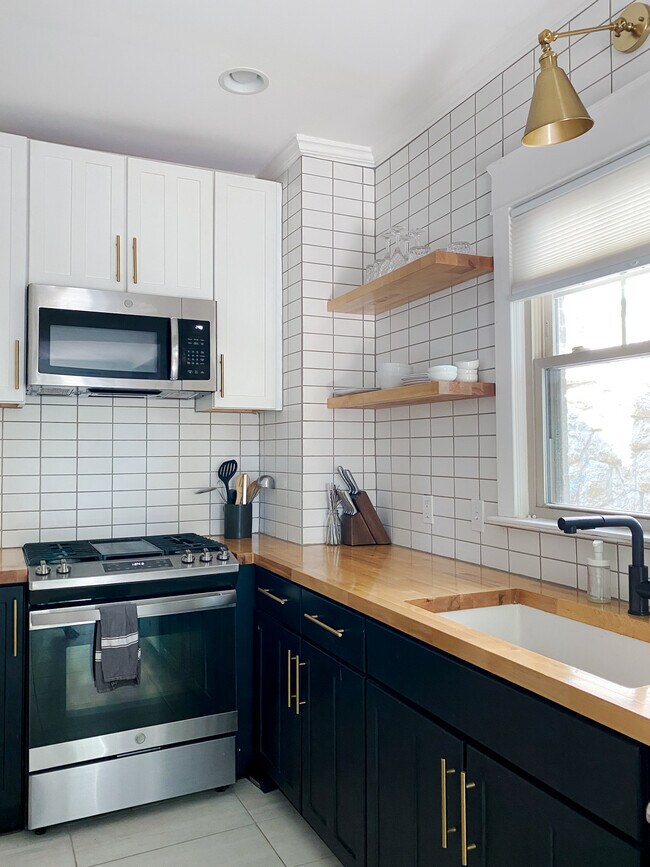 Kitchen - 4149 Harrison St