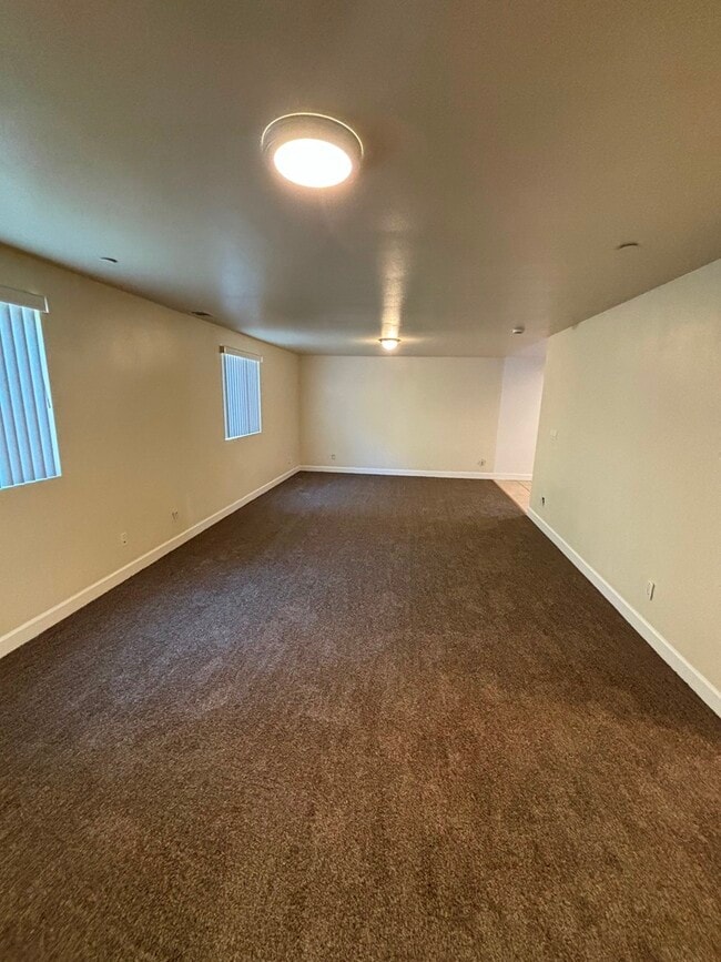 Building Photo - 428 W 109th Pl