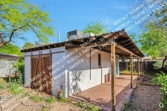 Building Photo - 121 W Birdman Dr