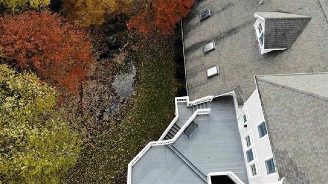 Foto del edificio - 7403 E River Rd