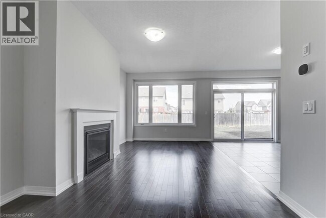 Building Photo - 104 Blacklock St