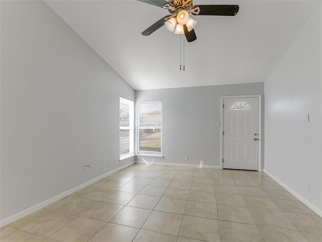 Foto del edificio - 10701 Lanshire Dr