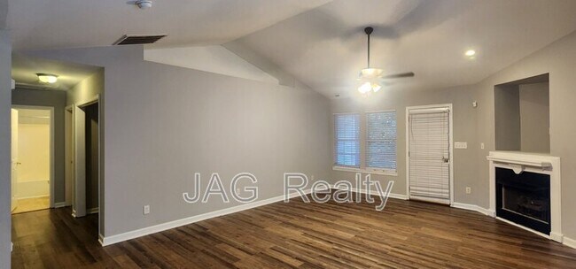 Foto del edificio - 1912 Holly St