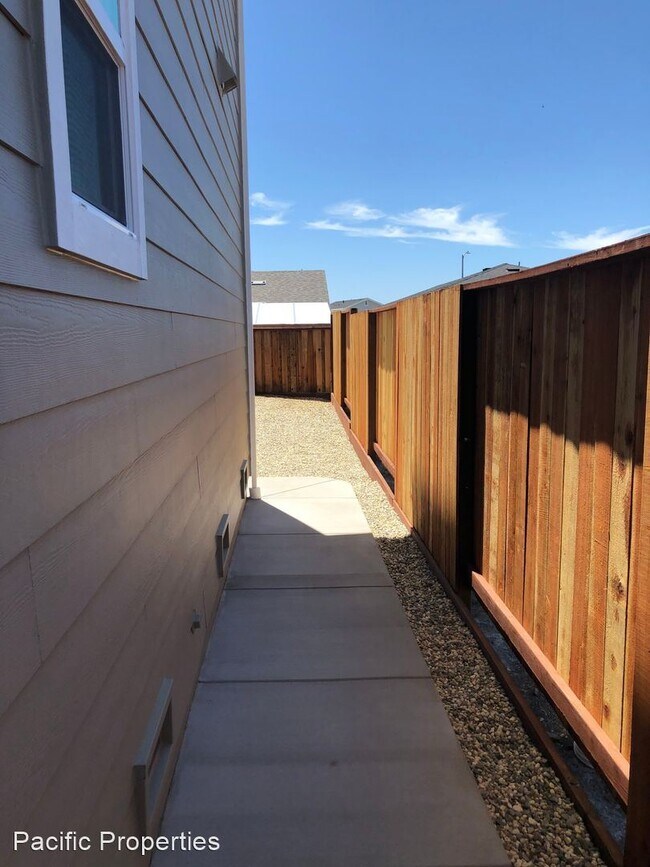 Foto del edificio - 4 br, 2.5 bath Apartment - 1618 Kerry Lane