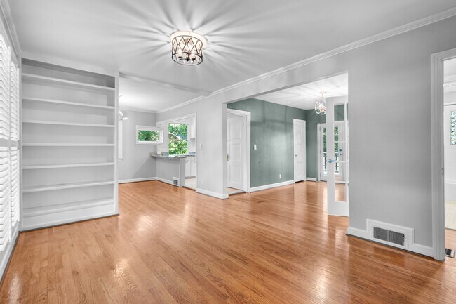 Foto del edificio - 702 Canebrake Dr