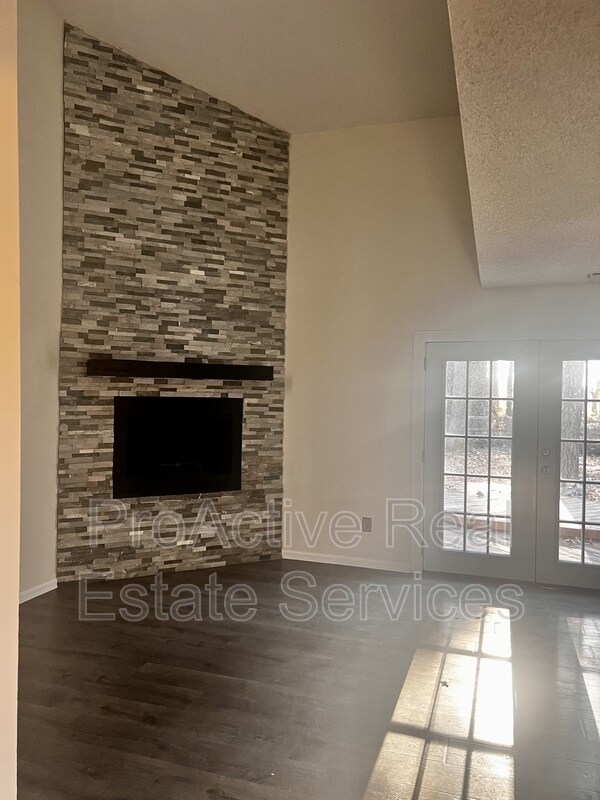 Building Photo - 5761 Luck Ln