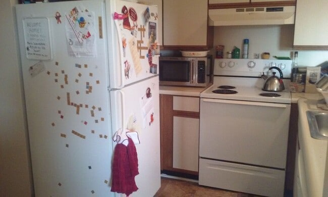 Foto del edificio - 4 Bed 2 Bath Condo Available Summer 2026