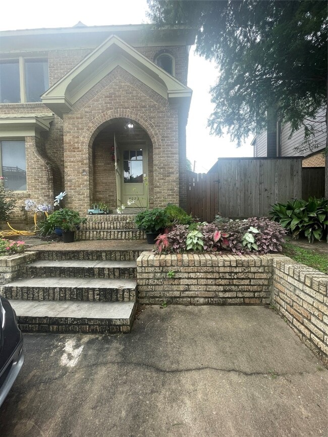 Building Photo - 1971 W Lamar St