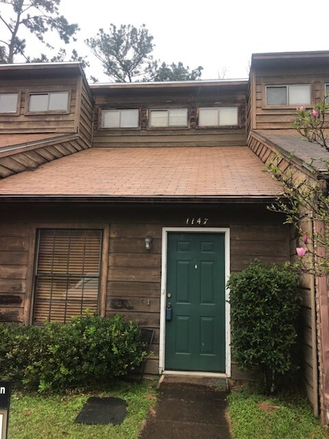 Outside view of Townhouse - 1147 Ocala Rd