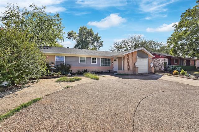 Building Photo - 4226 Fernwood Dr