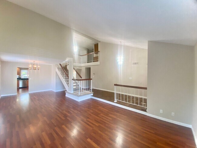 Foto del edificio - Large 5-bedroom 3-bathroom Home in Union C...